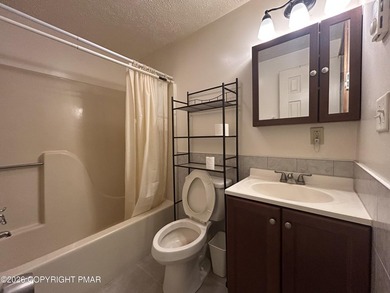 Located in the desirable Emerald Lakes community this 3 bedroom on Pinecrest Lake Golf and Country Club in Pennsylvania - for sale on GolfHomes.com, golf home, golf lot