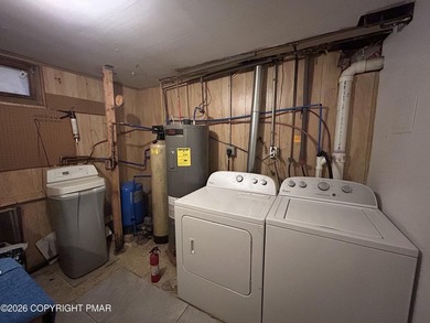 Located in the desirable Emerald Lakes community this 3 bedroom on Pinecrest Lake Golf and Country Club in Pennsylvania - for sale on GolfHomes.com, golf home, golf lot