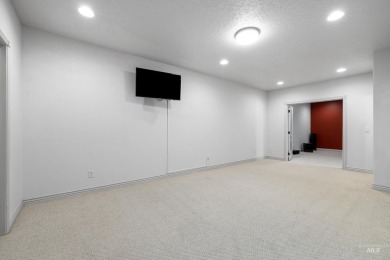 Beautifully updated and custom- 4 bedroom home in the on Hunters Point Golf Club in Idaho - for sale on GolfHomes.com, golf home, golf lot