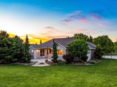 Beautifully updated and custom- 4 bedroom home in the on Hunters Point Golf Club in Idaho - for sale on GolfHomes.com, golf home, golf lot