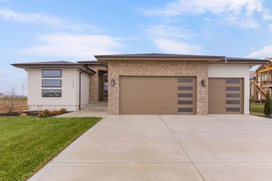 The Woodland by Elevate Design + Build is a reverse 1.5-story 5 on Heritage Park Golf Course in Kansas - for sale on GolfHomes.com, golf home, golf lot