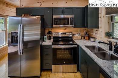 GREAT PRICE - RENTAL READY! Outstanding Log Cabin in Prime Beech on Beech Mountain Club in North Carolina - for sale on GolfHomes.com, golf home, golf lot