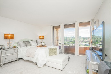 Welcome to this spectacular 2 bedroom, 2 bathroom view home at on Leisure Village Par 3 Golf Course in California - for sale on GolfHomes.com, golf home, golf lot