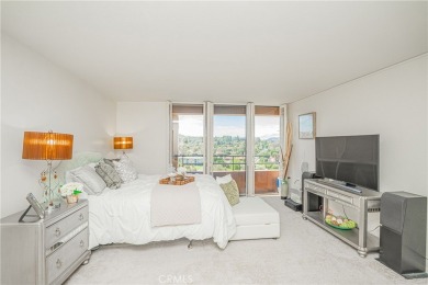 Welcome to this spectacular 2 bedroom, 2 bathroom view home at on Leisure Village Par 3 Golf Course in California - for sale on GolfHomes.com, golf home, golf lot