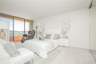Welcome to this spectacular 2 bedroom, 2 bathroom view home at on Leisure Village Par 3 Golf Course in California - for sale on GolfHomes.com, golf home, golf lot
