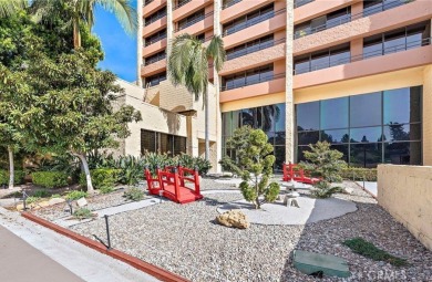 Welcome to this spectacular 2 bedroom, 2 bathroom view home at on Leisure Village Par 3 Golf Course in California - for sale on GolfHomes.com, golf home, golf lot