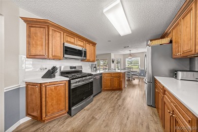 Beautifully updated home in On Top of the World with a FLEX on On Top of the World Golf Course in Florida - for sale on GolfHomes.com, golf home, golf lot