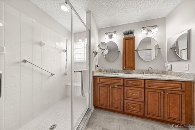 Beautifully updated home in On Top of the World with a FLEX on On Top of the World Golf Course in Florida - for sale on GolfHomes.com, golf home, golf lot