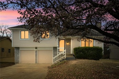 Stunning Move-In Ready 3 Bed / 2 Bath Home in Golf Course on River Oaks Golf Course in Missouri - for sale on GolfHomes.com, golf home, golf lot