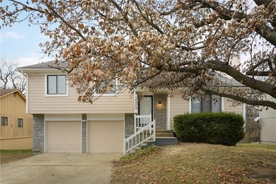 Stunning Move-In Ready 3 Bed / 2 Bath Home in Golf Course on River Oaks Golf Course in Missouri - for sale on GolfHomes.com, golf home, golf lot