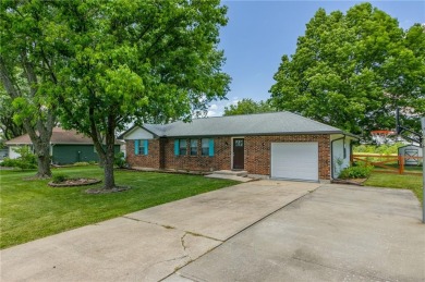 Within walking distance of the Lawson Golf Course. This house on Hidden Valley Golf Course in Missouri - for sale on GolfHomes.com, golf home, golf lot