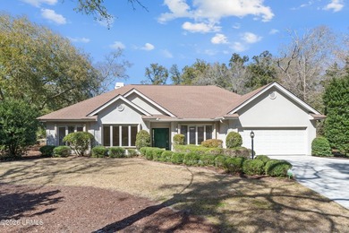 Well maintained 3 bedroom, 2.5 bath single story home offering 2 on  in South Carolina - for sale on GolfHomes.com, golf home, golf lot