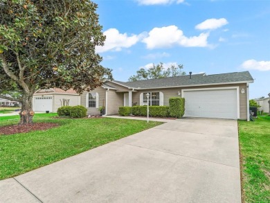 Welcome to this charming 2-bedroom, 2-bathroom ranch-style home on Oakleigh Executive Golf Course in Florida - for sale on GolfHomes.com, golf home, golf lot