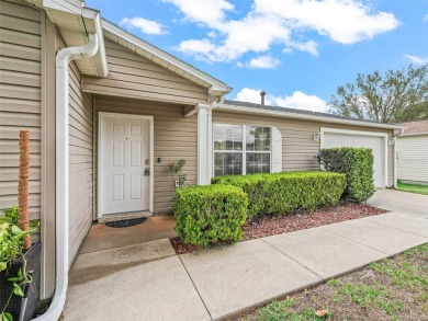 Welcome to this charming 2-bedroom, 2-bathroom ranch-style home on Oakleigh Executive Golf Course in Florida - for sale on GolfHomes.com, golf home, golf lot