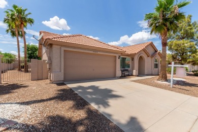 JUST THE RIGHT SIZE HOME FOR WINTER RETREAT OR DOWNSIZING* THIS on Oakwood Golf Club  in Arizona - for sale on GolfHomes.com, golf home, golf lot
