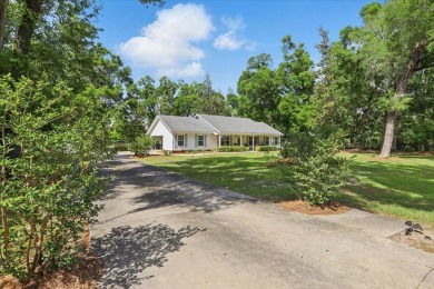 Welcome to this immaculate , updated gorgeous 3 bedroom/2 on Chiefland Golf and Country Club in Florida - for sale on GolfHomes.com, golf home, golf lot