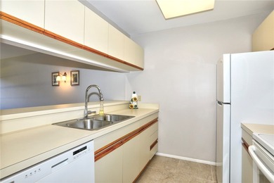 Amazing golf & lake views set the tone for this well-located on Vista Plantation Golf Club in Florida - for sale on GolfHomes.com, golf home, golf lot