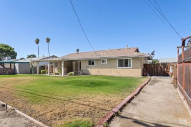 Welcome to this charming 2-bedroom, 1-bath turnkey beauty on Sundale Country Club in California - for sale on GolfHomes.com, golf home, golf lot