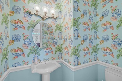 **ELEGANT UPDATED RESIDENCE IN THE OAKS | MODERN COMFORT ON A on The Oaks Club in Florida - for sale on GolfHomes.com, golf home, golf lot