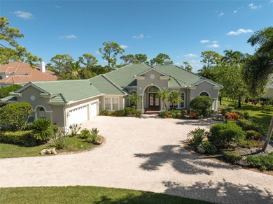 **ELEGANT UPDATED RESIDENCE IN THE OAKS | MODERN COMFORT ON A on The Oaks Club in Florida - for sale on GolfHomes.com, golf home, golf lot