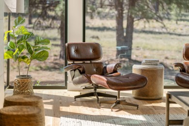 Stunning two level Aspen plan with water views. Time limited on Sunriver Caldera Springs Golf Course in Oregon - for sale on GolfHomes.com, golf home, golf lot