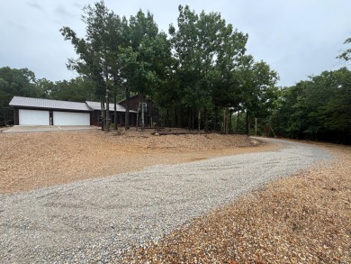 This 3 bedroom, 3 bath home sits on 6 lots in Country Club Hills on Lost Woods Golf Course in Missouri - for sale on GolfHomes.com, golf home, golf lot