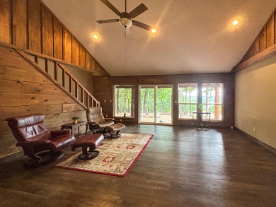 This 3 bedroom, 3 bath home sits on 6 lots in Country Club Hills on Lost Woods Golf Course in Missouri - for sale on GolfHomes.com, golf home, golf lot