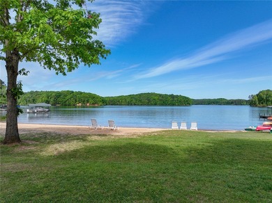 Nice building lot in Chickasaw Point in a great location. Close on The Trail At Chickasaw Pointe in South Carolina - for sale on GolfHomes.com, golf home, golf lot