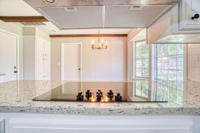 Stunning home with lots of space!  This 3 bedroom home has 2 on Duncan Golf and Country Club in Oklahoma - for sale on GolfHomes.com, golf home, golf lot