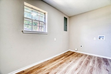 Stunning home with lots of space!  This 3 bedroom home has 2 on Duncan Golf and Country Club in Oklahoma - for sale on GolfHomes.com, golf home, golf lot