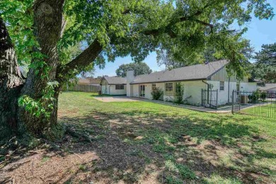 Stunning home with lots of space!  This 3 bedroom home has 2 on Duncan Golf and Country Club in Oklahoma - for sale on GolfHomes.com, golf home, golf lot