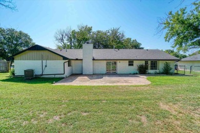 Stunning home with lots of space!  This 3 bedroom home has 2 on Duncan Golf and Country Club in Oklahoma - for sale on GolfHomes.com, golf home, golf lot
