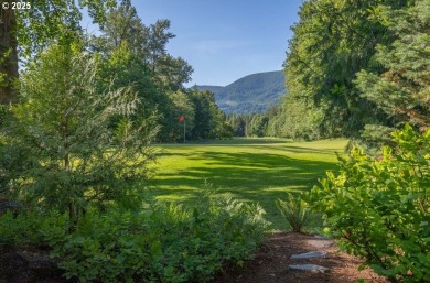 Lovely townhouse right on the fairway of Foxglove at the Resort on  in Oregon - for sale on GolfHomes.com, golf home, golf lot