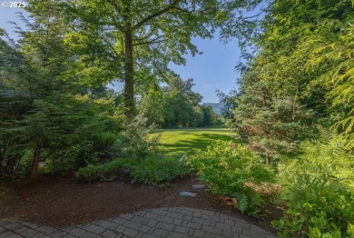 Lovely townhouse right on the fairway of Foxglove at the Resort on  in Oregon - for sale on GolfHomes.com, golf home, golf lot