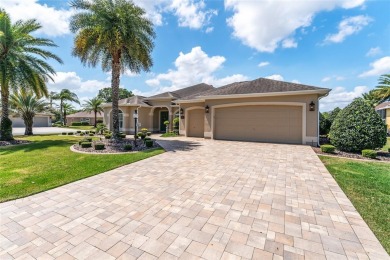Under contract-accepting backup offers. Experience PREMIER on The Links of Spruce Creek in Florida - for sale on GolfHomes.com, golf home, golf lot