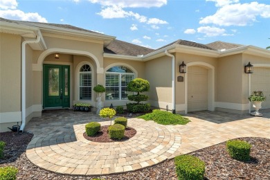 Under contract-accepting backup offers. Experience PREMIER on The Links of Spruce Creek in Florida - for sale on GolfHomes.com, golf home, golf lot