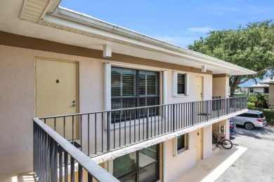 Second story 3 bedroom, 2 bath condo in Turtle Creek! Updated on Turtle Creek Club in Florida - for sale on GolfHomes.com, golf home, golf lot