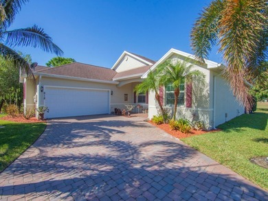 Like New Custom 3br, 2ba Collier Club residence is ready to on Sebastian Municipal Golf Course in Florida - for sale on GolfHomes.com, golf home, golf lot