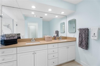 ''Golfer's Choice''! This 3BD/3BA charming home directly on on  in Florida - for sale on GolfHomes.com, golf home, golf lot