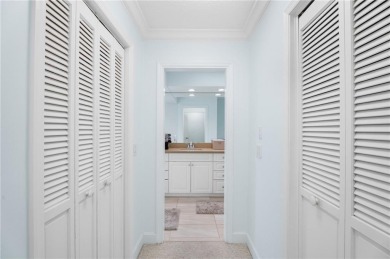 ''Golfer's Choice''! This 3BD/3BA charming home directly on on  in Florida - for sale on GolfHomes.com, golf home, golf lot