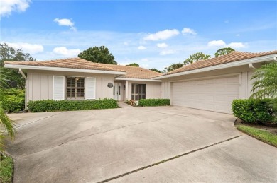 ''Golfer's Choice''! This 3BD/3BA charming home directly on on  in Florida - for sale on GolfHomes.com, golf home, golf lot