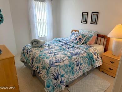 Welcome to this beautifully maintained 2 bedroom, 2 bathroom, 2 on London Bridge Golf Course in Arizona - for sale on GolfHomes.com, golf home, golf lot