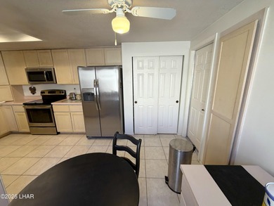 Welcome to this beautifully maintained 2 bedroom, 2 bathroom, 2 on London Bridge Golf Course in Arizona - for sale on GolfHomes.com, golf home, golf lot