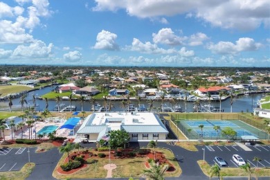Lovely, Updated, 2/2 DW Mobile Home in Alameda Isles. Home on Boca Royale Golf and Country Club in Florida - for sale on GolfHomes.com, golf home, golf lot
