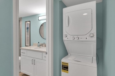 Beautifully renovated 2 BD/2 BA situated on Executive Golf on Vista Plantation Golf Club in Florida - for sale on GolfHomes.com, golf home, golf lot