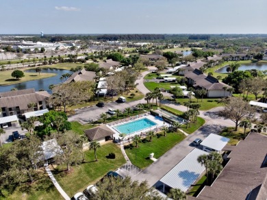 Beautifully renovated 2 BD/2 BA situated on Executive Golf on Vista Plantation Golf Club in Florida - for sale on GolfHomes.com, golf home, golf lot
