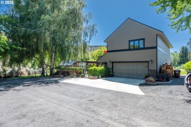 Nestled at the end of a quiet dead-end road, this beautifully on Prineville Golf and Country Club in Oregon - for sale on GolfHomes.com, golf home, golf lot