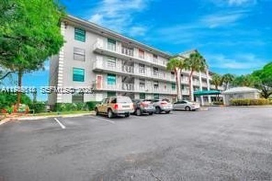 Beautiful 2BR/2BA condo in Whitehall at Pine Island Ridge, Davie on Pine Island Ridge Country Club in Florida - for sale on GolfHomes.com, golf home, golf lot