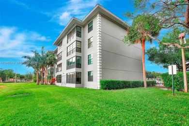 Beautiful 2BR/2BA condo in Whitehall at Pine Island Ridge, Davie on Pine Island Ridge Country Club in Florida - for sale on GolfHomes.com, golf home, golf lot