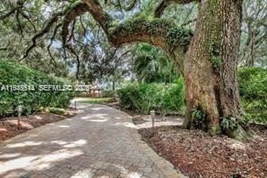 Beautiful 2BR/2BA condo in Whitehall at Pine Island Ridge, Davie on Pine Island Ridge Country Club in Florida - for sale on GolfHomes.com, golf home, golf lot